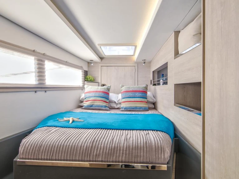 Yacht charter Piraeus cheap Leopard 45