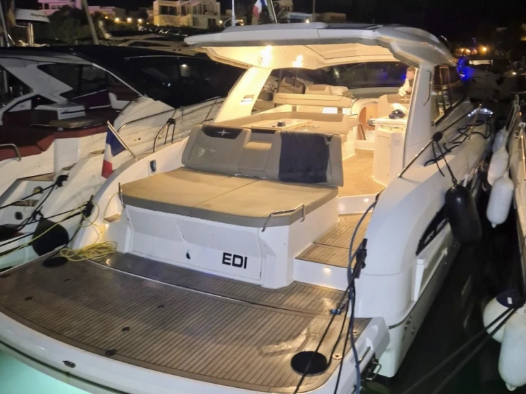 Bavaria S45 ht in Fréjus on SamBoat
