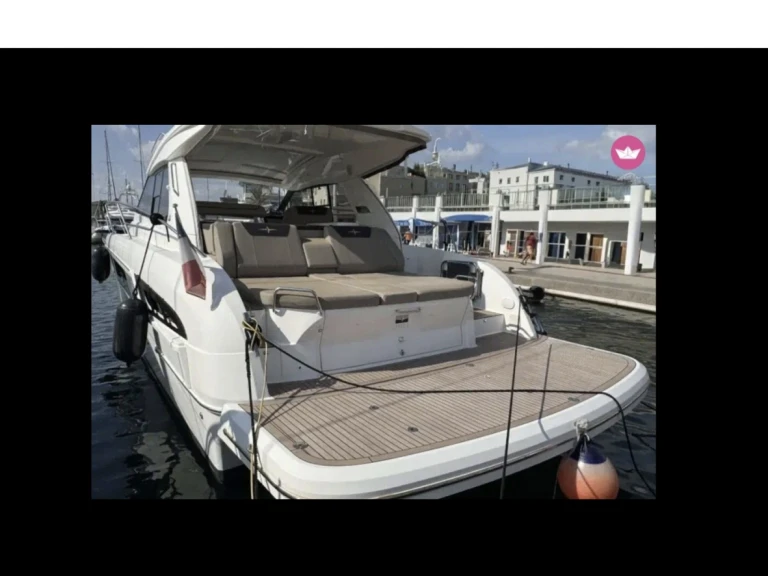 Luxury Yacht rental in Fréjus - Bavaria S45 ht