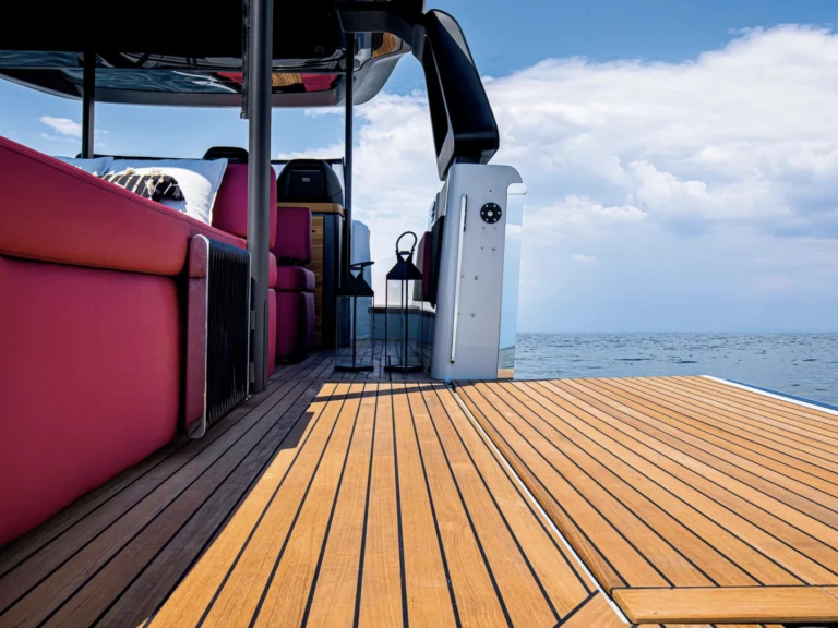 Luxury Yacht rental in Saint-Tropez - Pershing Pershing 90