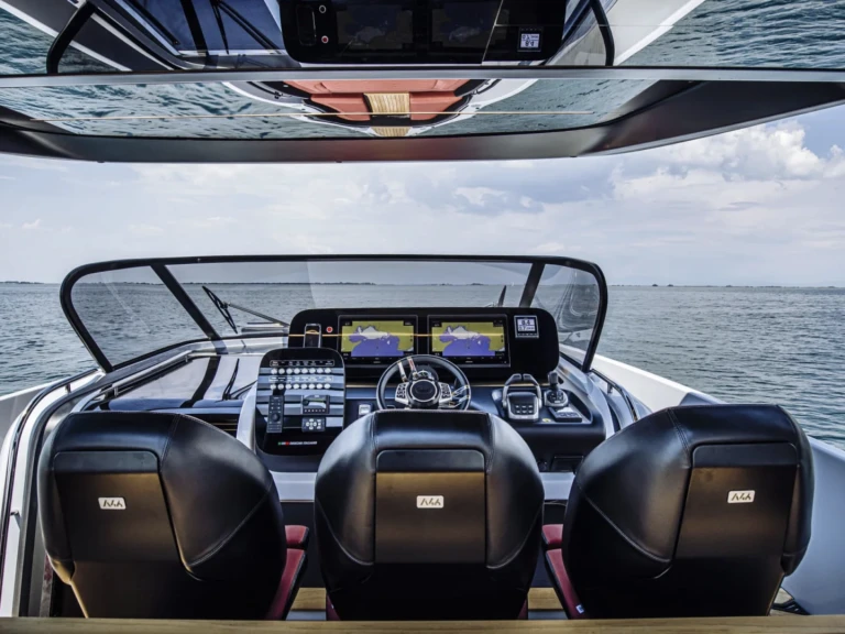 Boat rental Pershing Pershing 90 in Saint-Tropez on Samboat