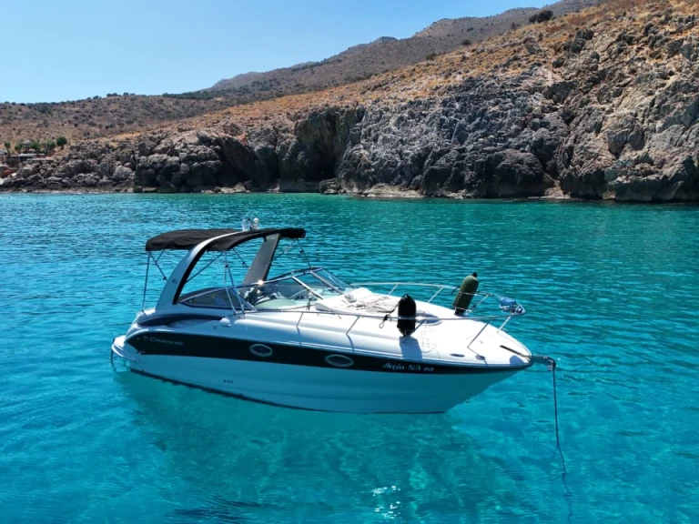 Bareboat Rental Motorboat Crownline with a boat licence