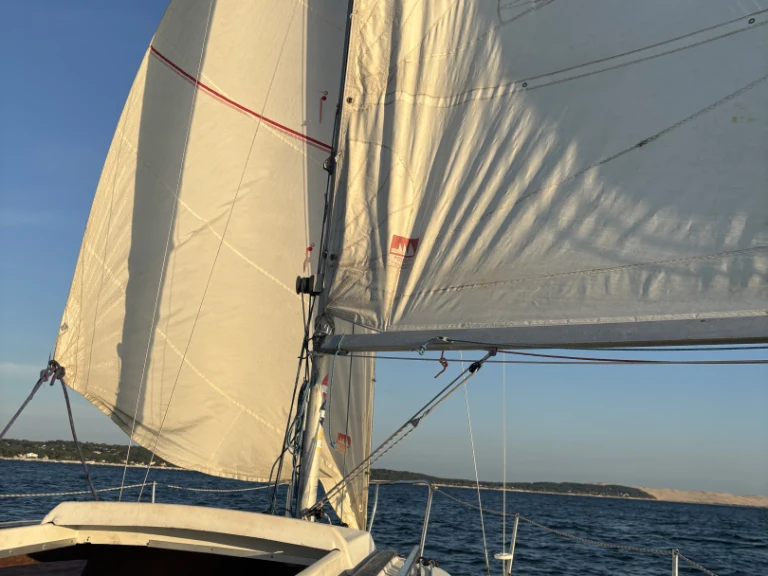 Yachting-France Jouët 680 in France on SamBoat