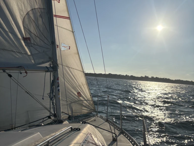 Rent a Yachting-France Jouët 680 France