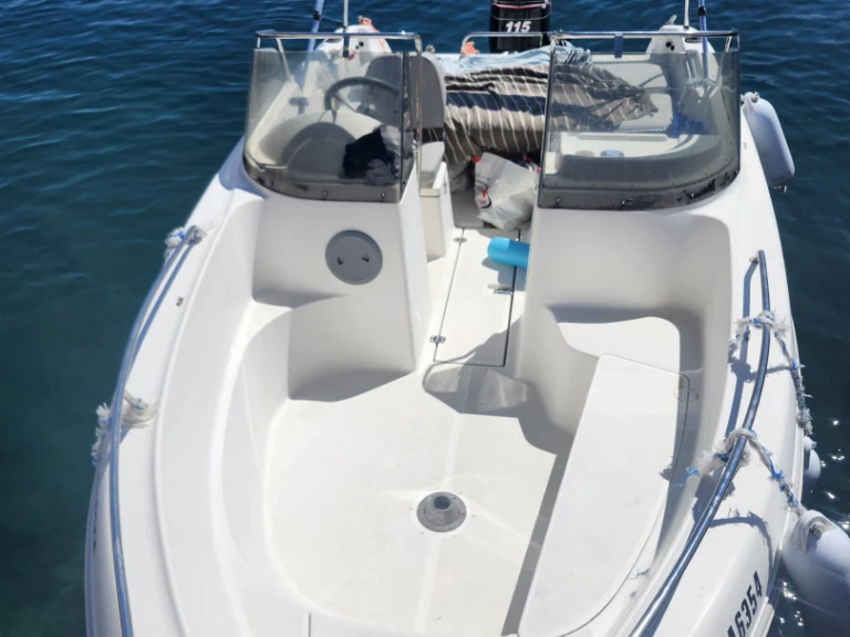 Quicksilver Activ 505 Open in L'Estaque on SamBoat