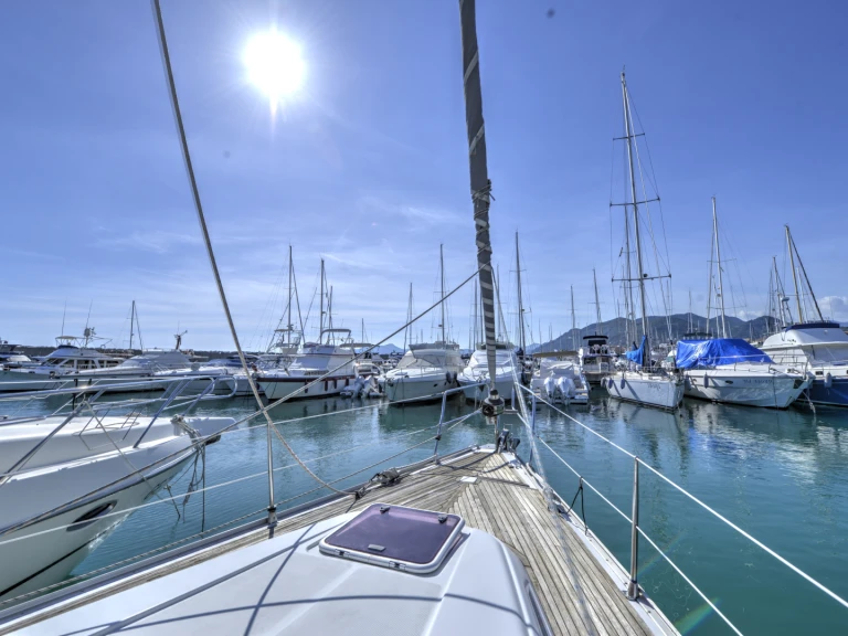 Boat rental Bavaria Bavaria 41 Cruiser in Lavagna on Samboat