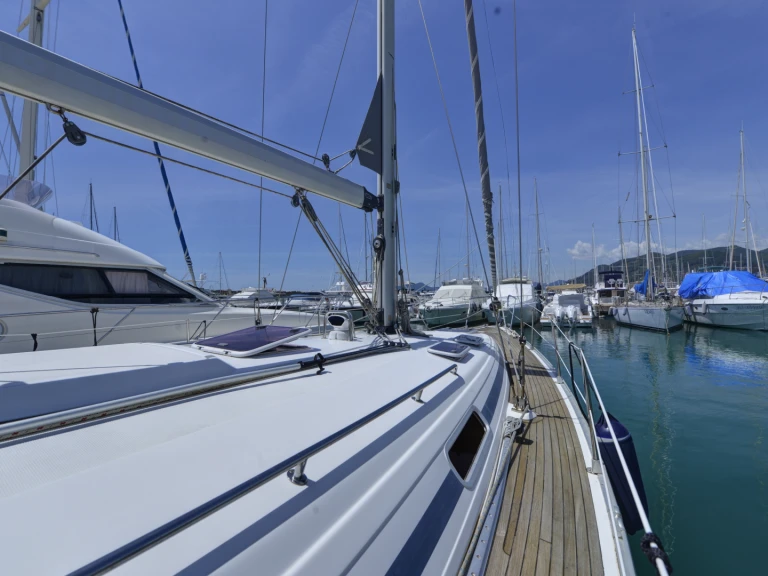 Yacht charter Lavagna cheap Bavaria 41 Cruiser