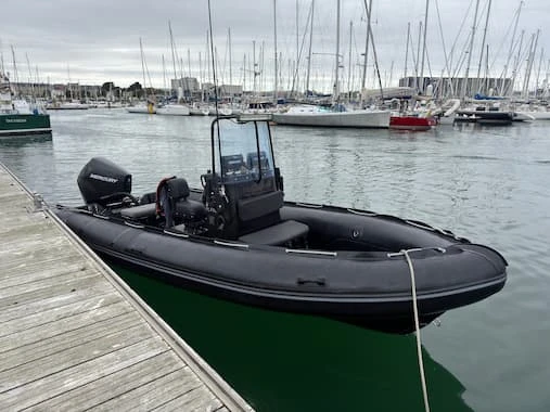 Zeppelin Zeppelin Command 21 VPRO charter bareboat or captained in  Cherbourg-en-Cotentin