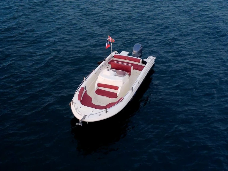 Rent a Pacific Craft Pacific Craft 670 Anglet