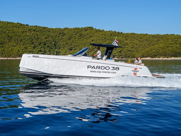 Motorboat for rent Šibenik at the best price