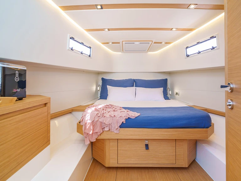 Yacht charter Šibenik cheap Pardo 38