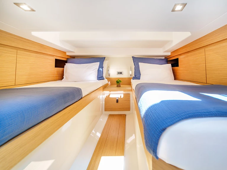 Motorboat rental in Šibenik - Pardo Yachts Pardo 38