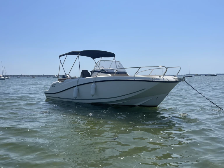 Bareboat Rental Motorboat Quicksilver with a boat licence
