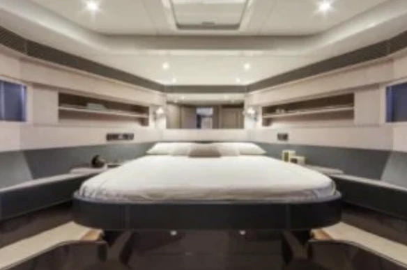 Yacht charter Saint-Tropez cheap Regal 27 Fasdeck