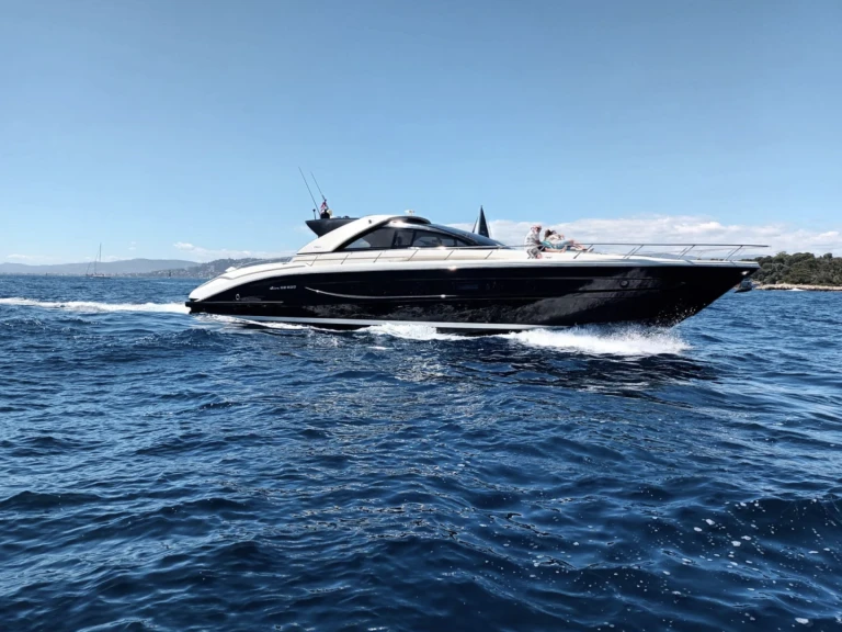Bareboat Rental Motorboat Monterey with a boat licence