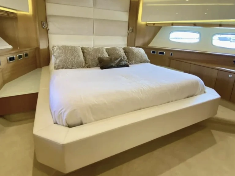 Luxury Yacht rental in Miami Beach - Azimut Azimut 62 S