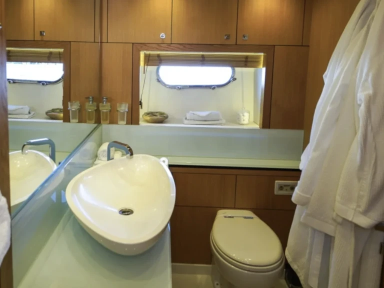 Boat rental Azimut Azimut 62 S in Miami Beach on Samboat
