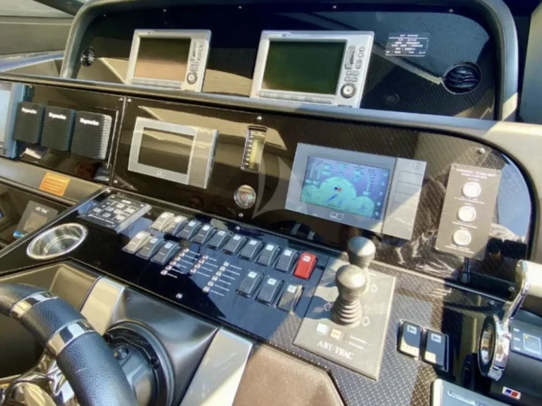 Luxury Yacht rental with or without captain Azimut Miami Beach