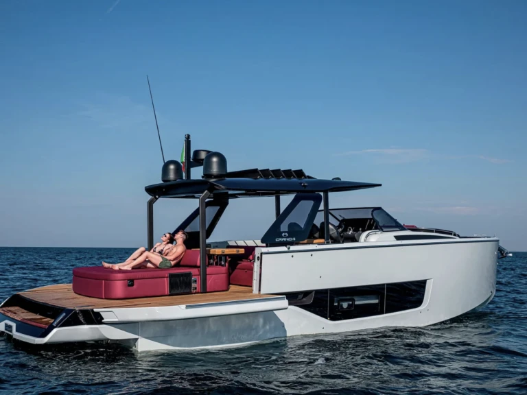 Motorboat for rent Saint-Tropez at the best price