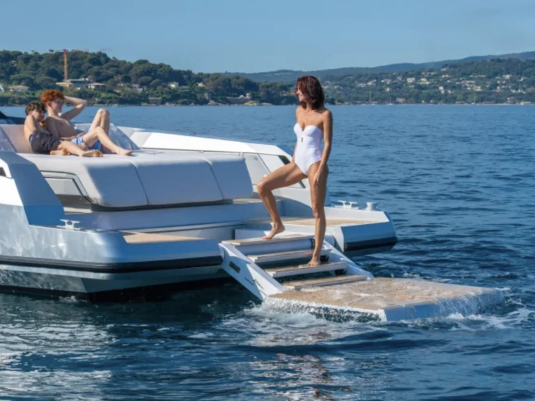 Luxury Yacht rental in Saint-Tropez - Santasevera 52
