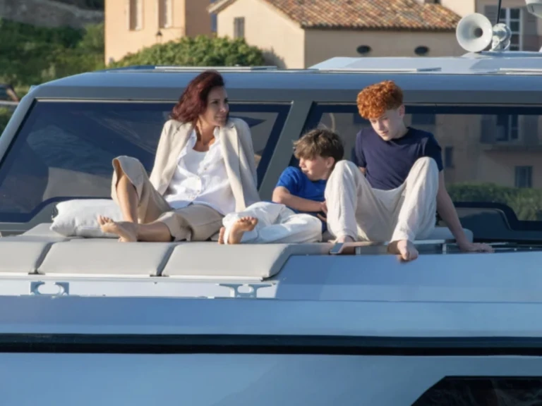 Luxury Yacht rental with or without captain Santasevera Saint-Tropez