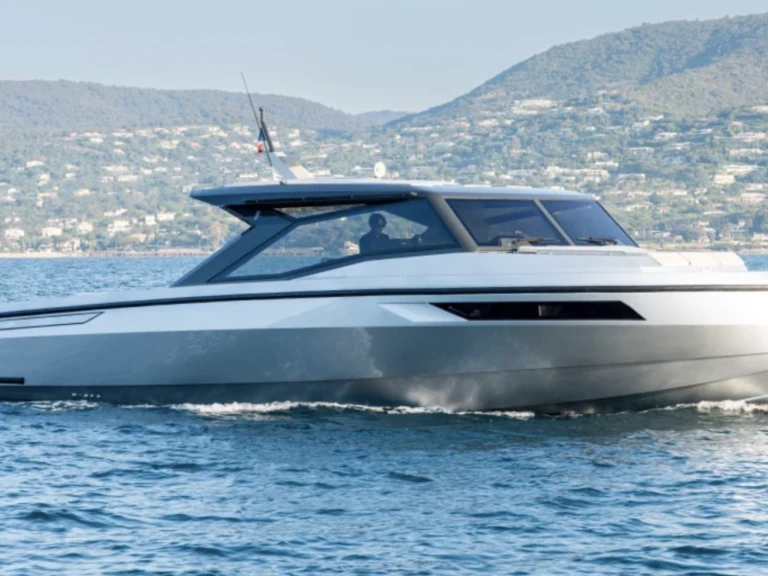 Luxury Yacht for rent Saint-Tropez at the best price