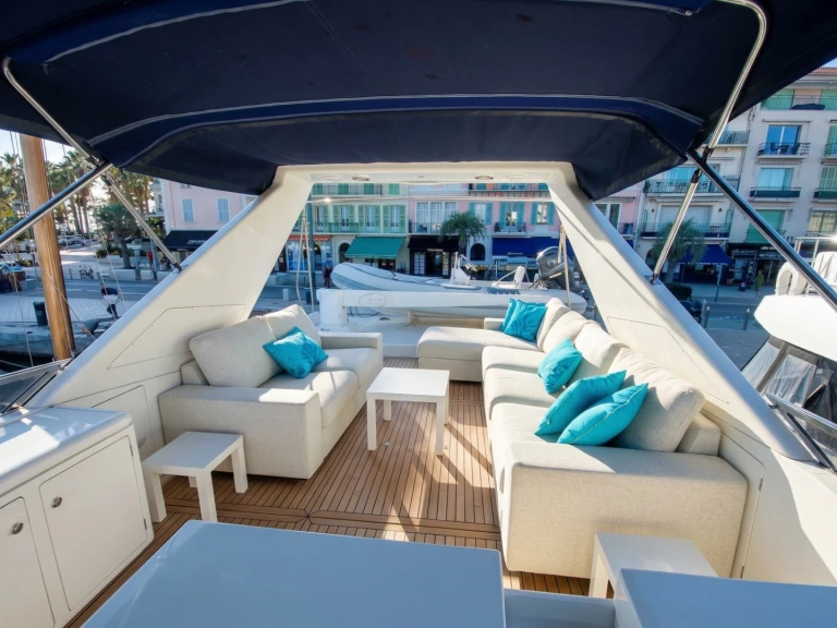 Yacht charter Saint-Tropez cheap 82S