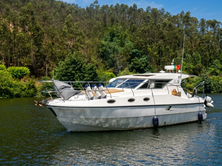 Motorboat for rent Porto at the best price