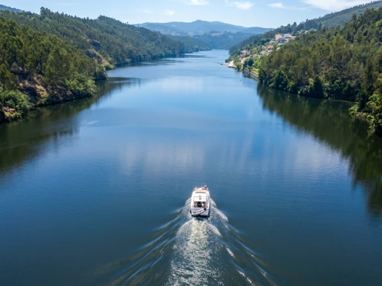 Rent a Azimut Azimut 39 Porto
