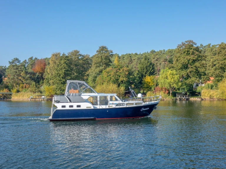 Houseboat rental in Waren (Müritz) - Pedro Skiron Typ 3