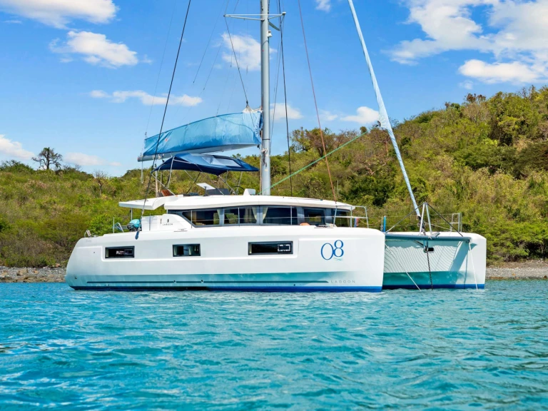 Lagoon OCEANS 8 in Saint Thomas Island on SamBoat