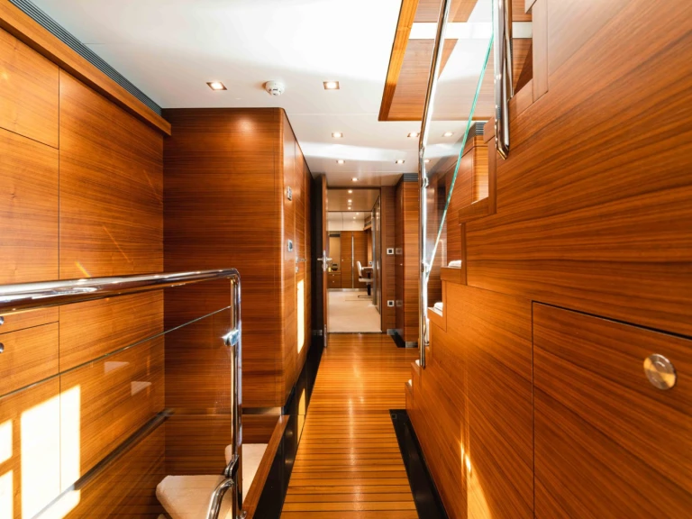 Boat rental Heesen SEA AXIS in Bahamas on Samboat