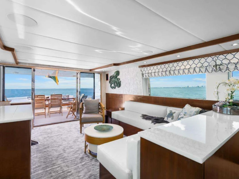 Rent a Maiora AZURE  Bahamas
