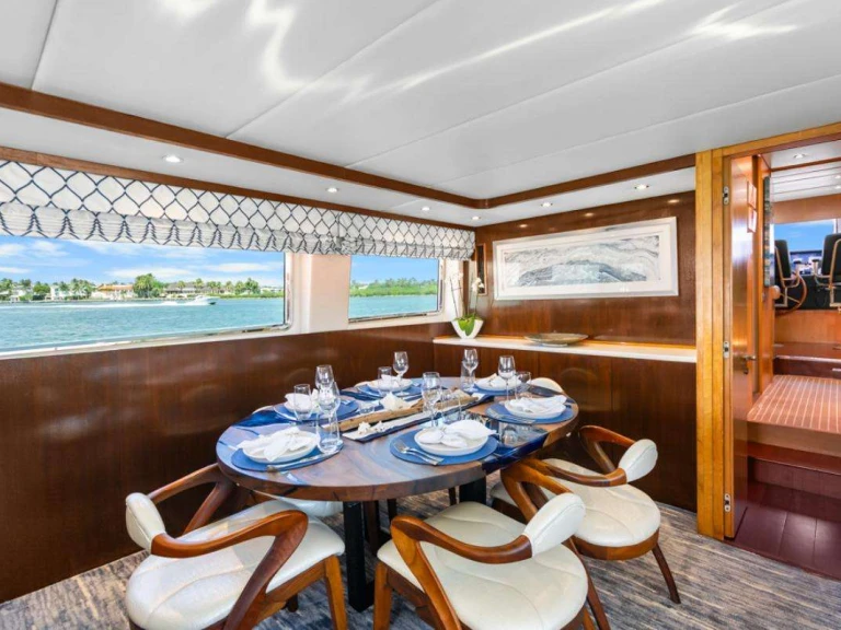 Luxury Yacht rental in Bahamas - Maiora AZURE 