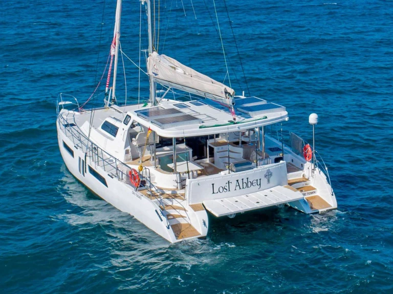 Luxury Yacht for rent Saint Thomas Island at the best price
