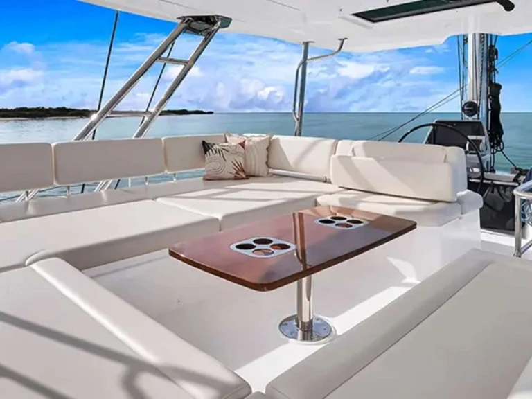 Bareboat Rental Luxury Yacht Aquila with a boat licence