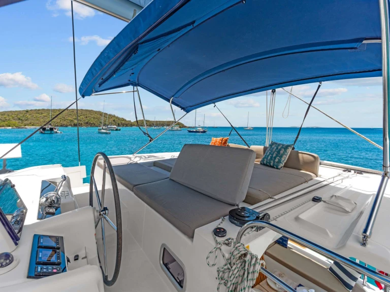 Bareboat Rental Luxury Yacht Lagoon with a boat licence