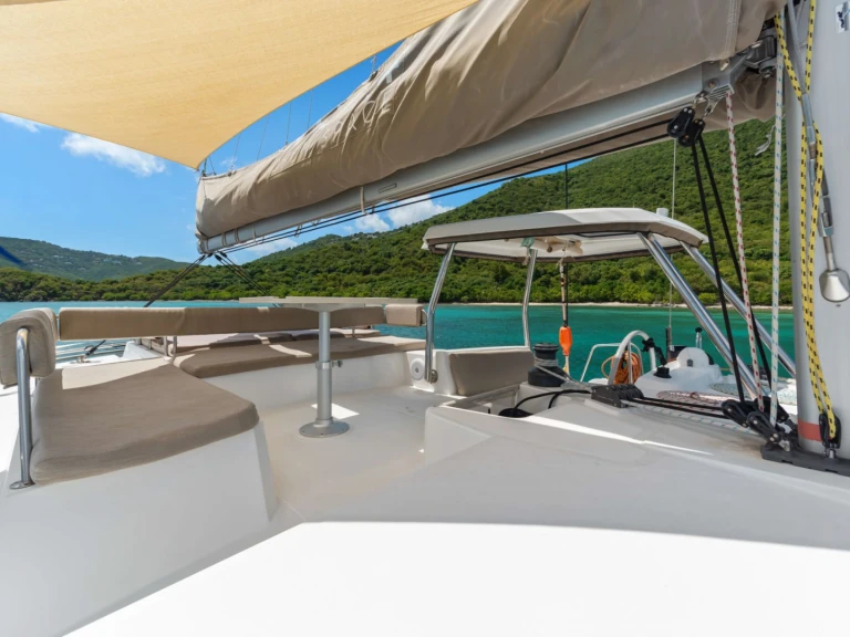 Luxury Yacht for rent Saint Thomas Island at the best price