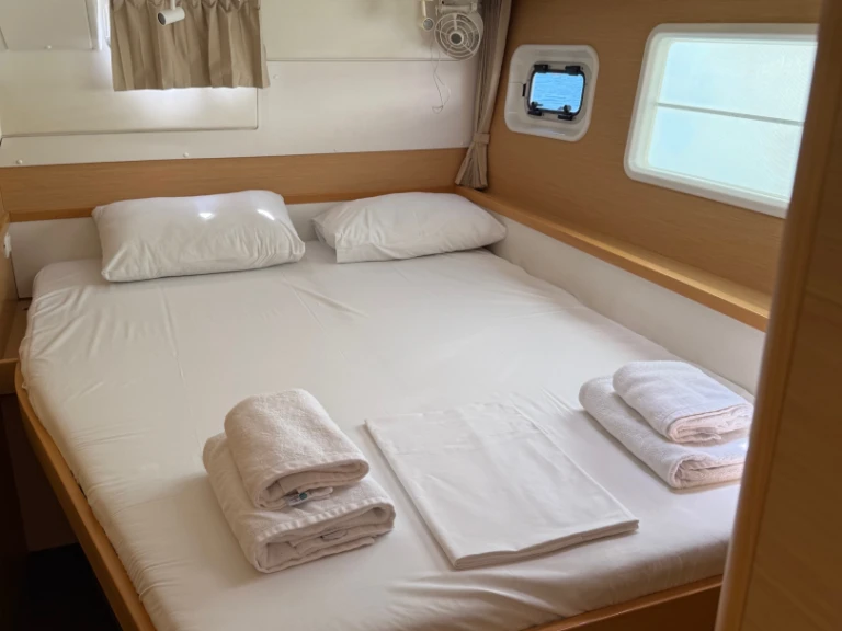 Yacht charter Rhodes (City) cheap Lagoon 400 S2