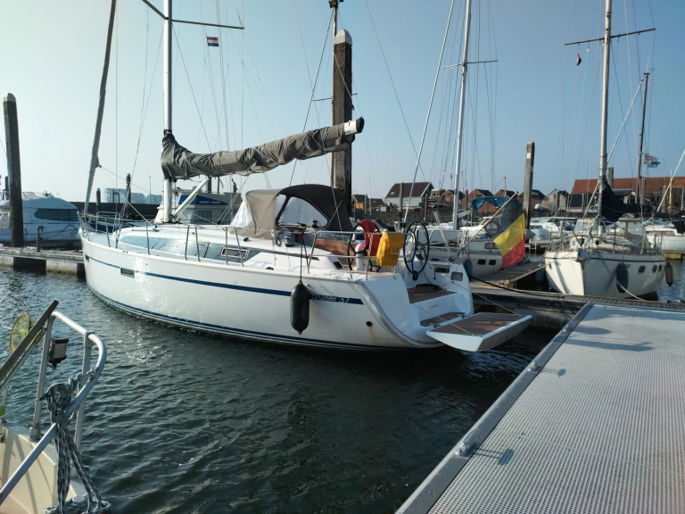 Sailboat for rent Yerseke at the best price
