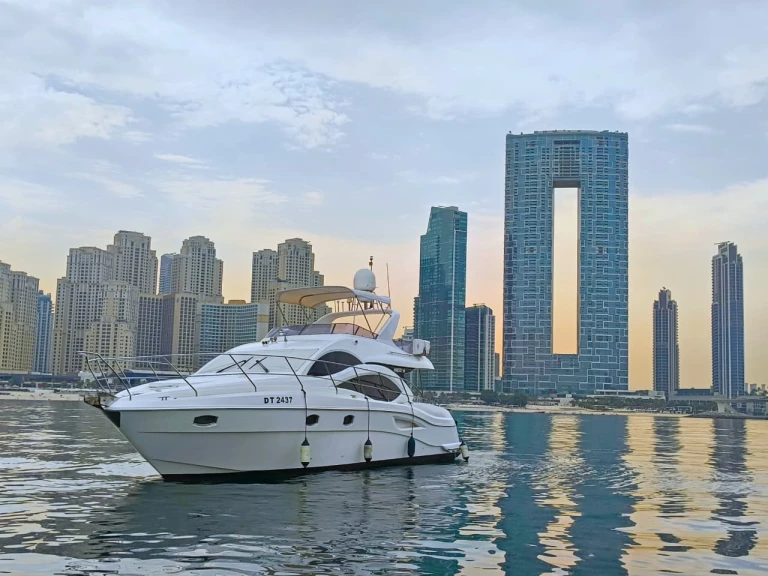 Motorboat rental in Dubai Marina - Majesty Yachts Mejesty 50