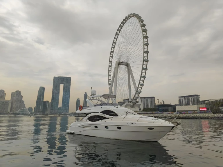 Motorboat for rent Dubai Marina at the best price