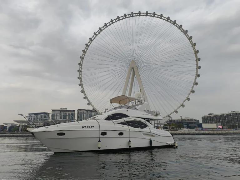 Rent a Majesty Yachts Mejesty 50 Dubai Marina