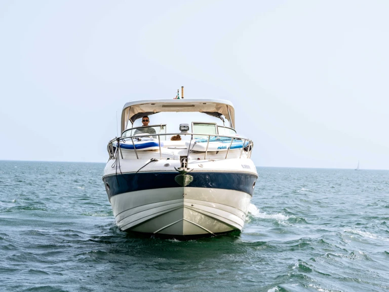 Boat rental Crownline Crownline 340 CR in Lagos on Samboat