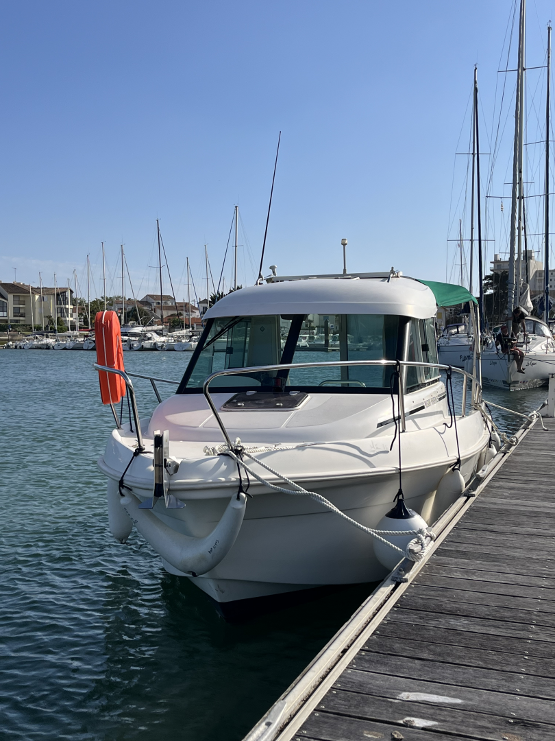 Bareboat Rental Motorboat Jeanneau with a boat licence