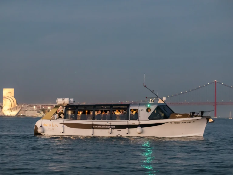 Motorboat for rent Lisbon at the best price