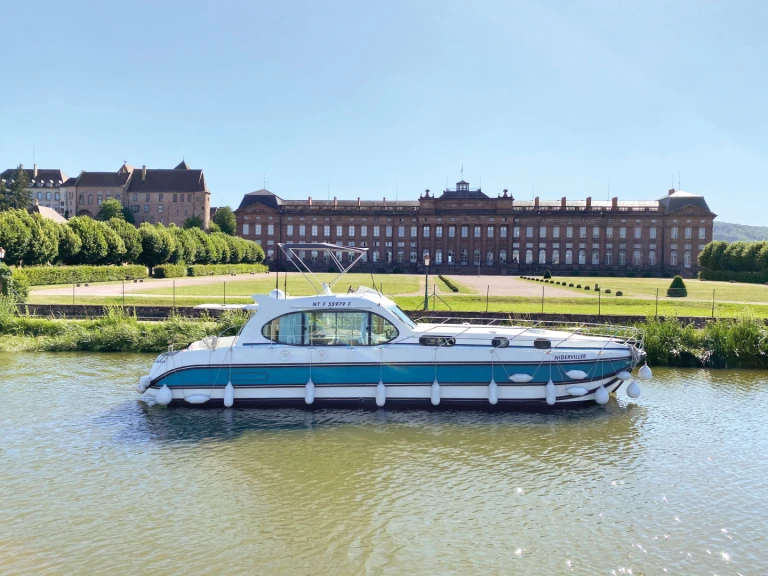 Motorboat rental in Avignonet-Lauragais - Nicols Yacht Nicols Estivale Sixto Prestige C