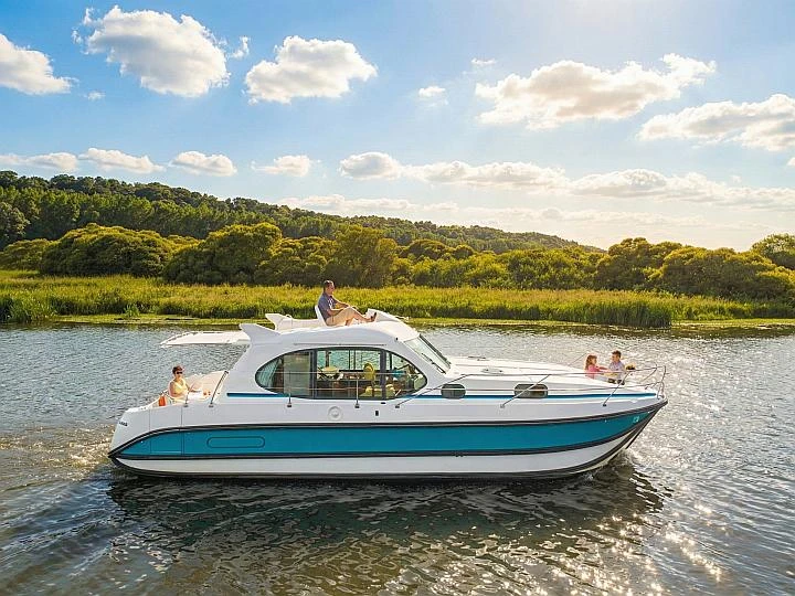 Nicols Yacht Nicols Estivale Quattro B charter bareboat or captained in  Grez-Neuville