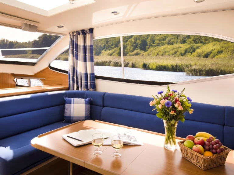 Boat rental Pénichette Europa E.300 in Nieuw-Loosdrecht on Samboat