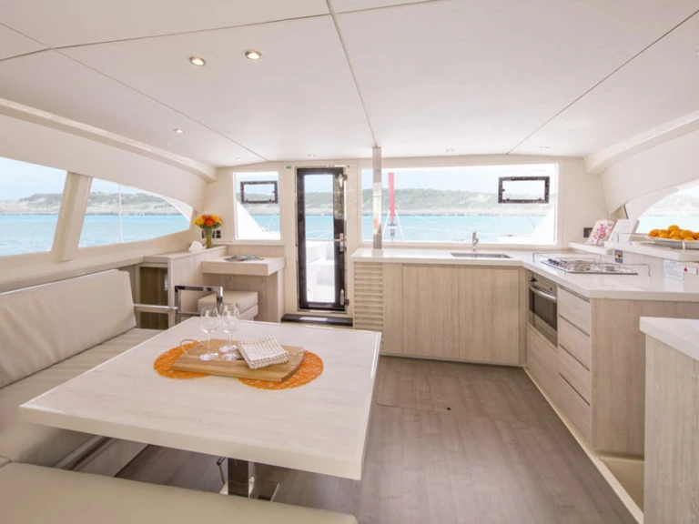 Rent a Leopard Leopard 40 Procida